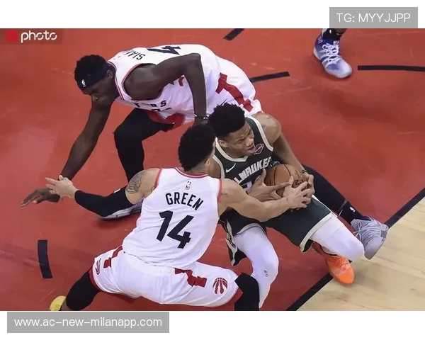 劳里助攻补篮命中，猛龙在主场笑纳胜利