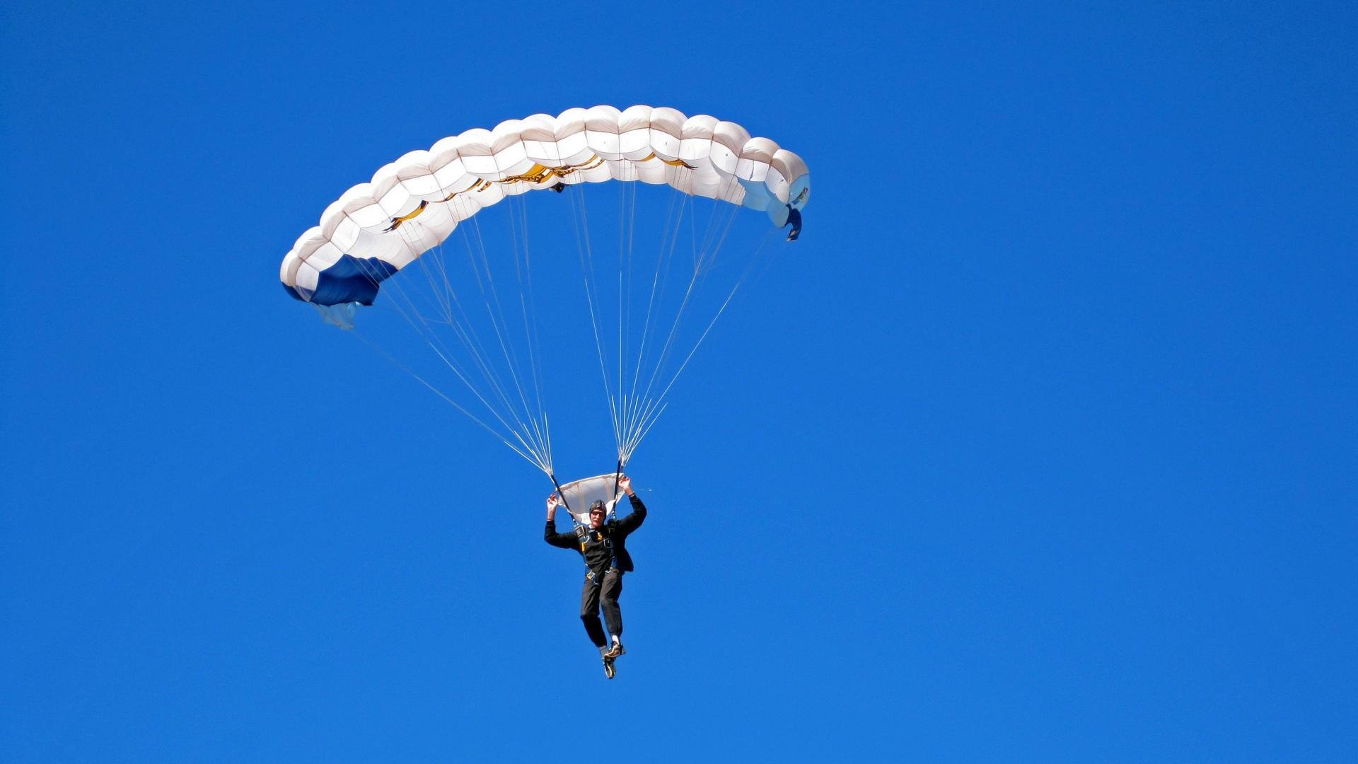 城市街区“胡同马拉松” 狭窄街巷中完成迷你距离